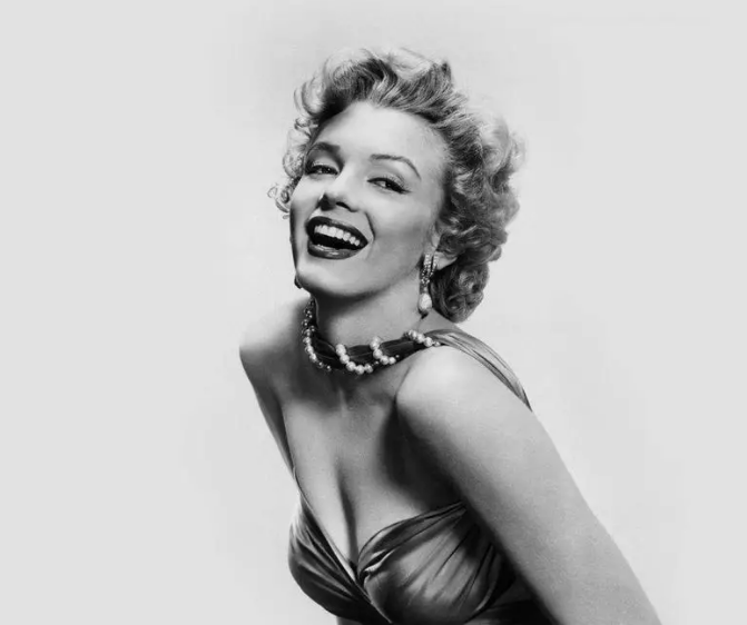 形象設(shè)計(jì) 形象設(shè)計(jì)