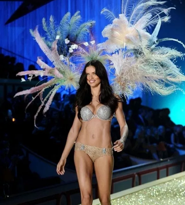 形象設(shè)計(jì)培訓(xùn)班 形象設(shè)計(jì)培訓(xùn)班